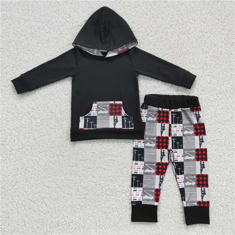 6 C8-18 Black long-sleeved hooded sweatshirt and red plaid trousers set