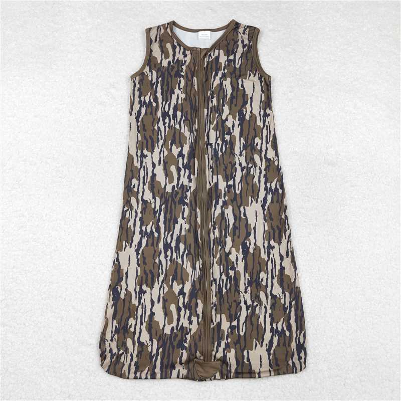 BL0142 Baby Newborn Fall Camo Bottomland Zip Gowns