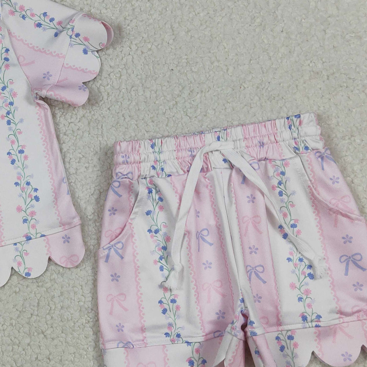 4.9 GSSO3410 RTS NO MOQ (In stock)Short sleeves pink bow floral scallop top shorts girls outfits