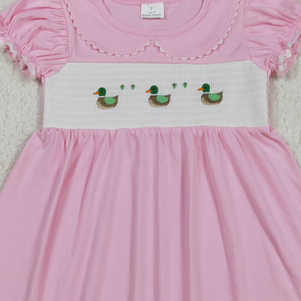 8.15 RTS NO MOQ (In stock)GSD2642 Baby Girls Summer Dress Embroidery Baby Girls Pink Short Ruffle Sleeves Ducks Knee Length Dresses