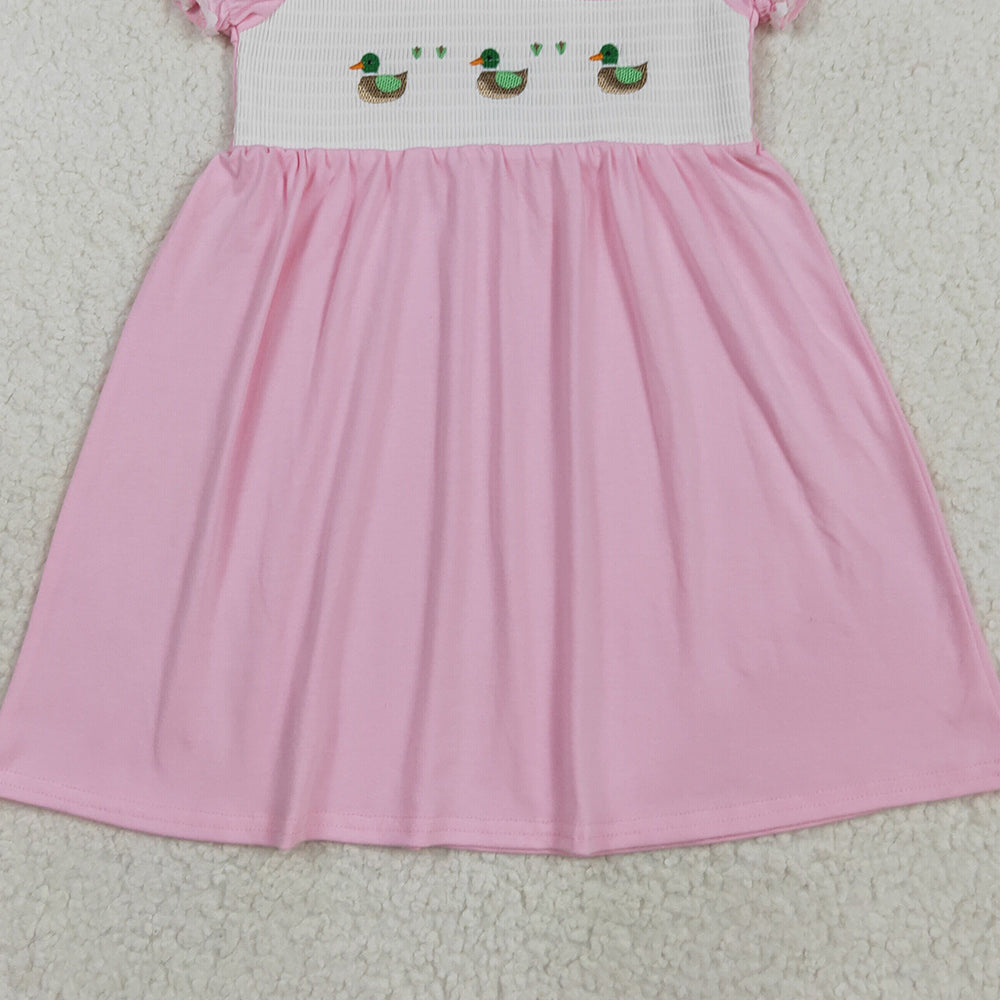 8.15 RTS NO MOQ (In stock)GSD2642 Baby Girls Summer Dress Embroidery Baby Girls Pink Short Ruffle Sleeves Ducks Knee Length Dresses