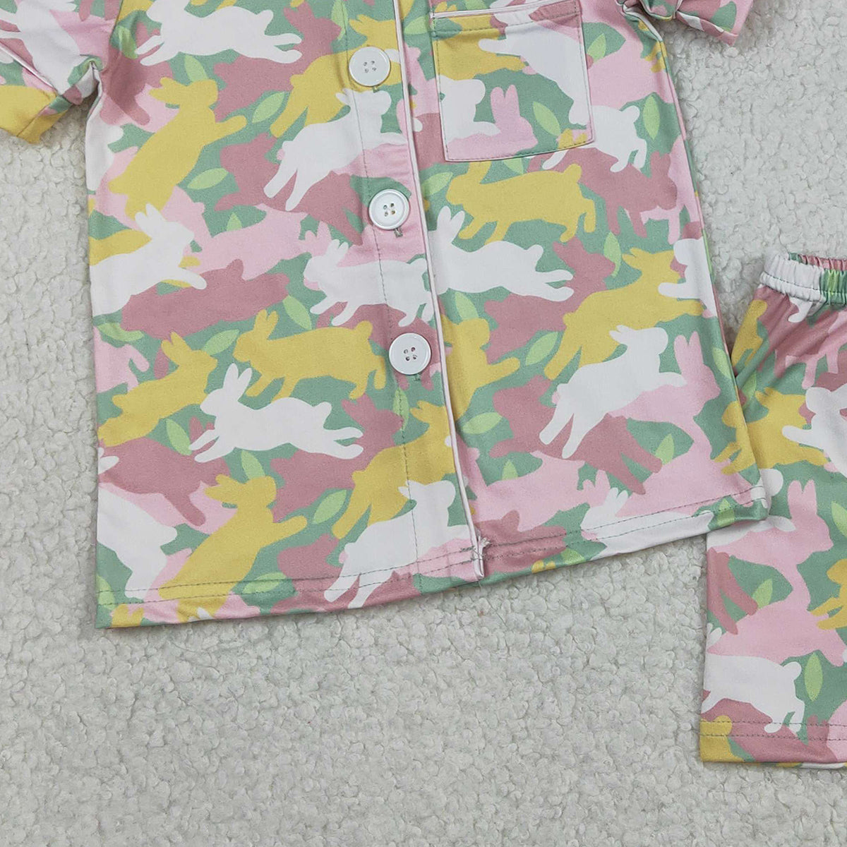 1.24 RTS NO MOQ (In stock)GSSO2972 Baby Girls Rabbits Camo Button Pocket Top Shorts Easter Pajamas Sets