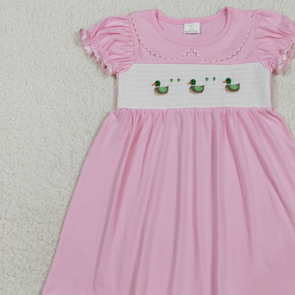 8.15 RTS NO MOQ (In stock)GSD2642 Baby Girls Summer Dress Embroidery Baby Girls Pink Short Ruffle Sleeves Ducks Knee Length Dresses