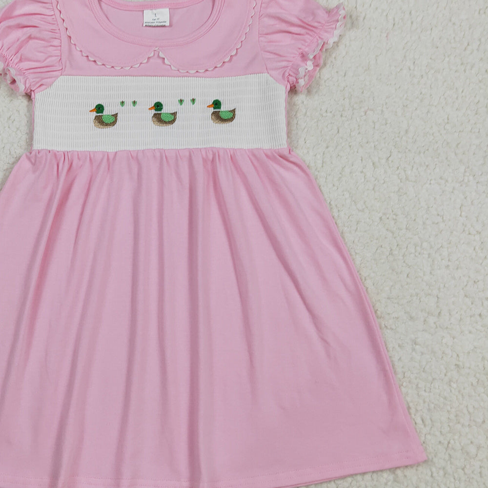 8.15 RTS NO MOQ (In stock)GSD2642 Baby Girls Summer Dress Embroidery Baby Girls Pink Short Ruffle Sleeves Ducks Knee Length Dresses