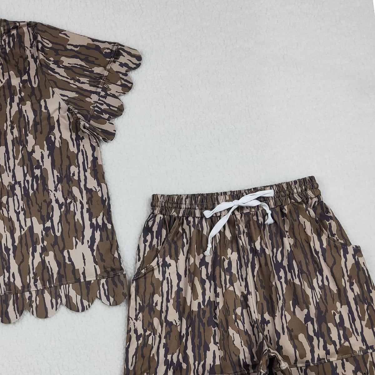 4.3 GSSO3231 RTS NO MOQ (In stock)Olive camo scallop top shorts adult women summer outfits