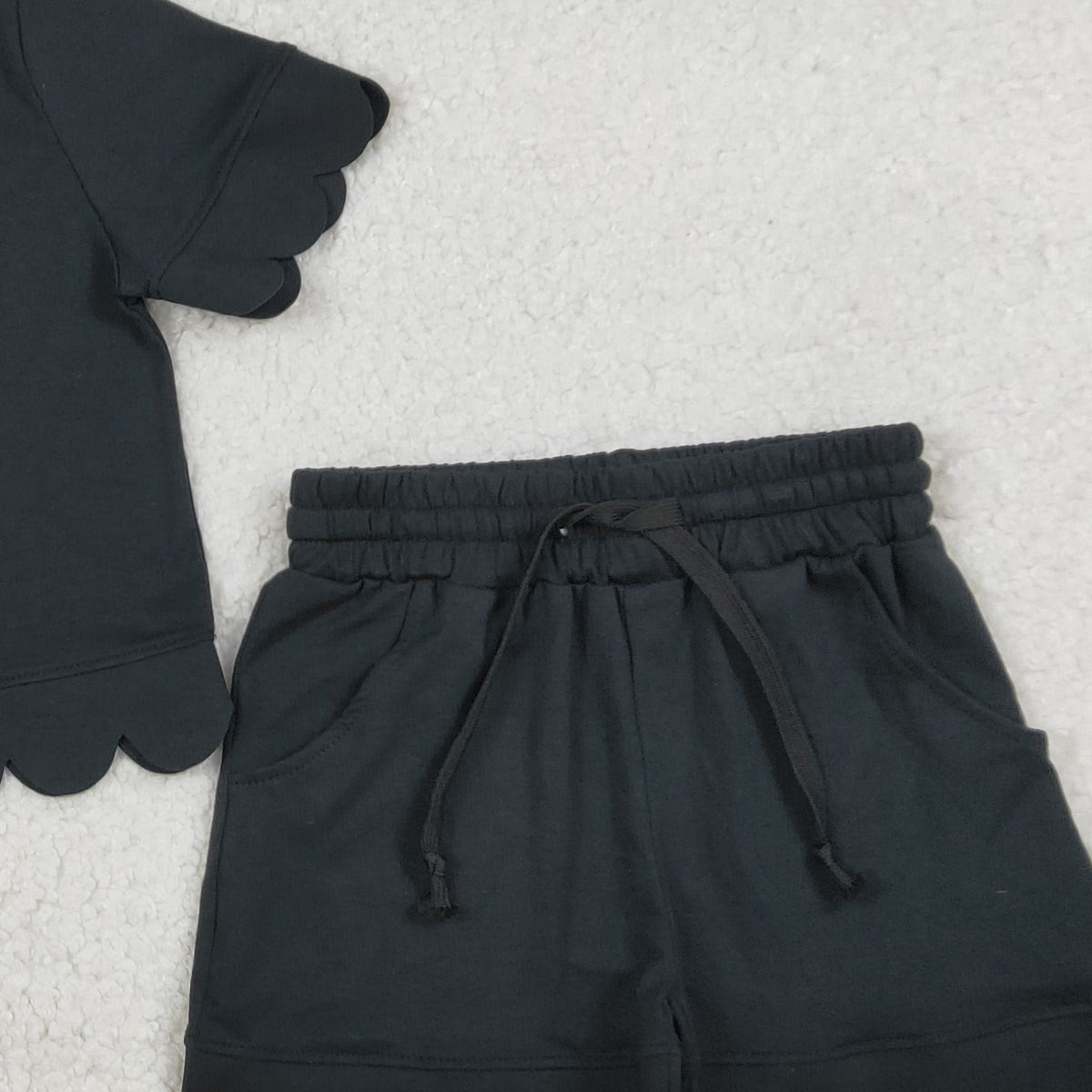 3.23 RTS NO MOQ (In stock)GSSO3172 Kids Clothing for Baby Girls Short Sleeve Black Shirts Top Shorts Scallop Clothes Sets