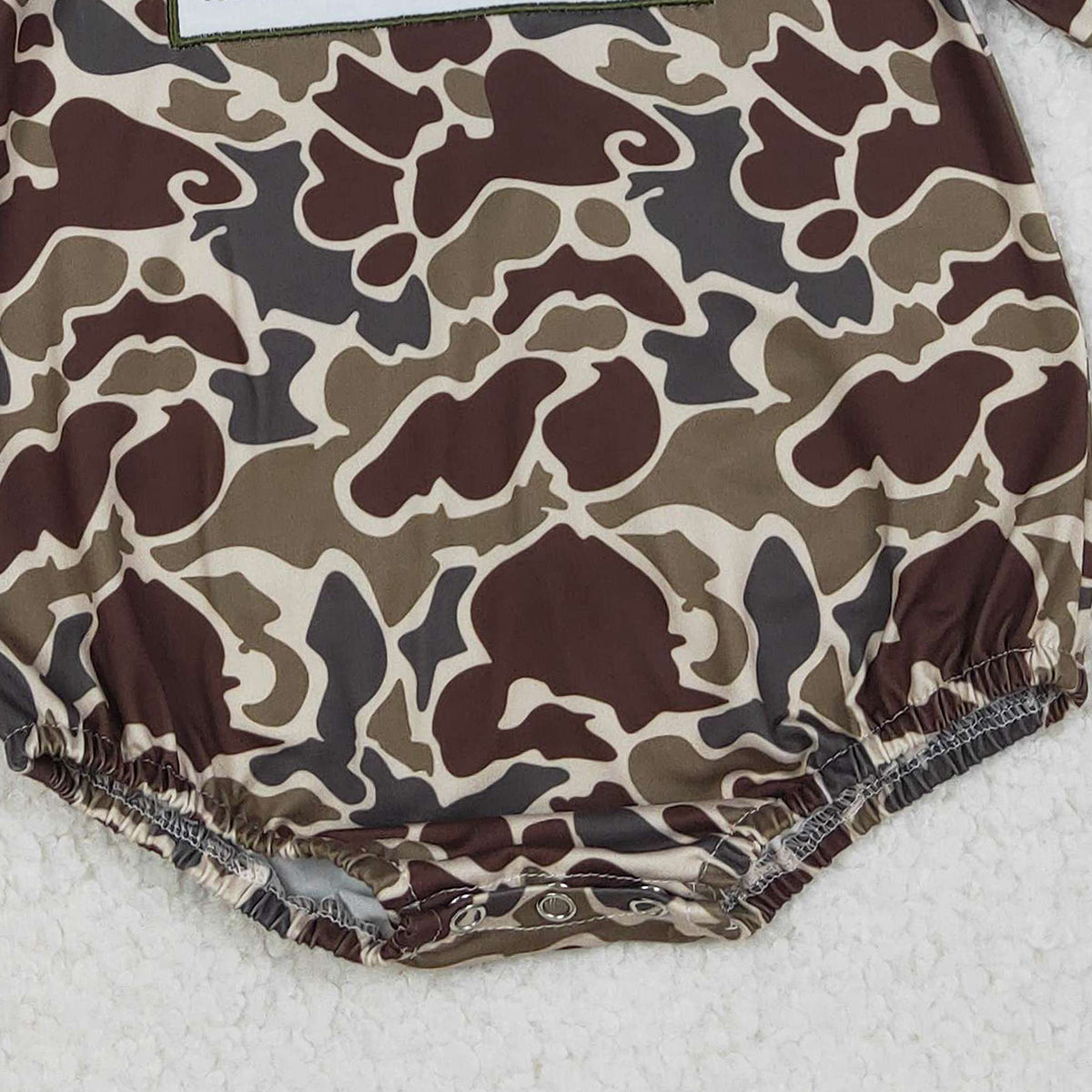 12.5 RTS NO MOQ (In stock)LR2791 Embroidery Mama's Boy Baby Boys Dark Khaki Camo Hoodie Rompers