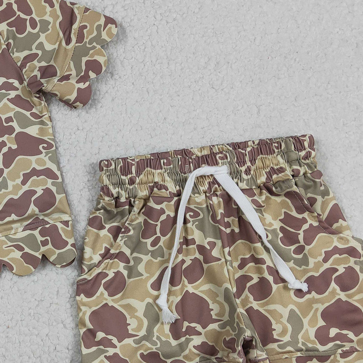 3.13 RTS NO MOQ (In stock)GSSO3224 Kids Clothing for Baby Girls Short Sleeve Khaki Camo Top Scallop Shorts Clothes Set