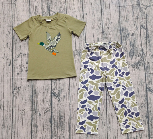 9.24 BSPO0583 Sample No Moq Embroidery Baby Boys Dark Green Camo Duck Top Flare Pant Western Set