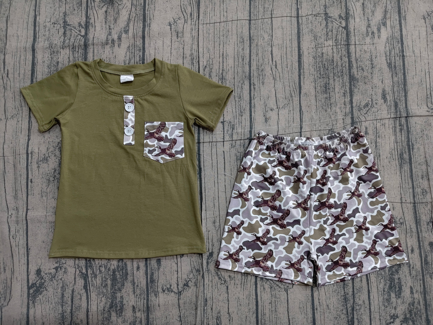 3.24 BSSO1856 Sample No Moq Summer Baby Boys Short Sleeve Olive Button Pocket Top Ducks Camo Shorts Hunting Clothes Sets
