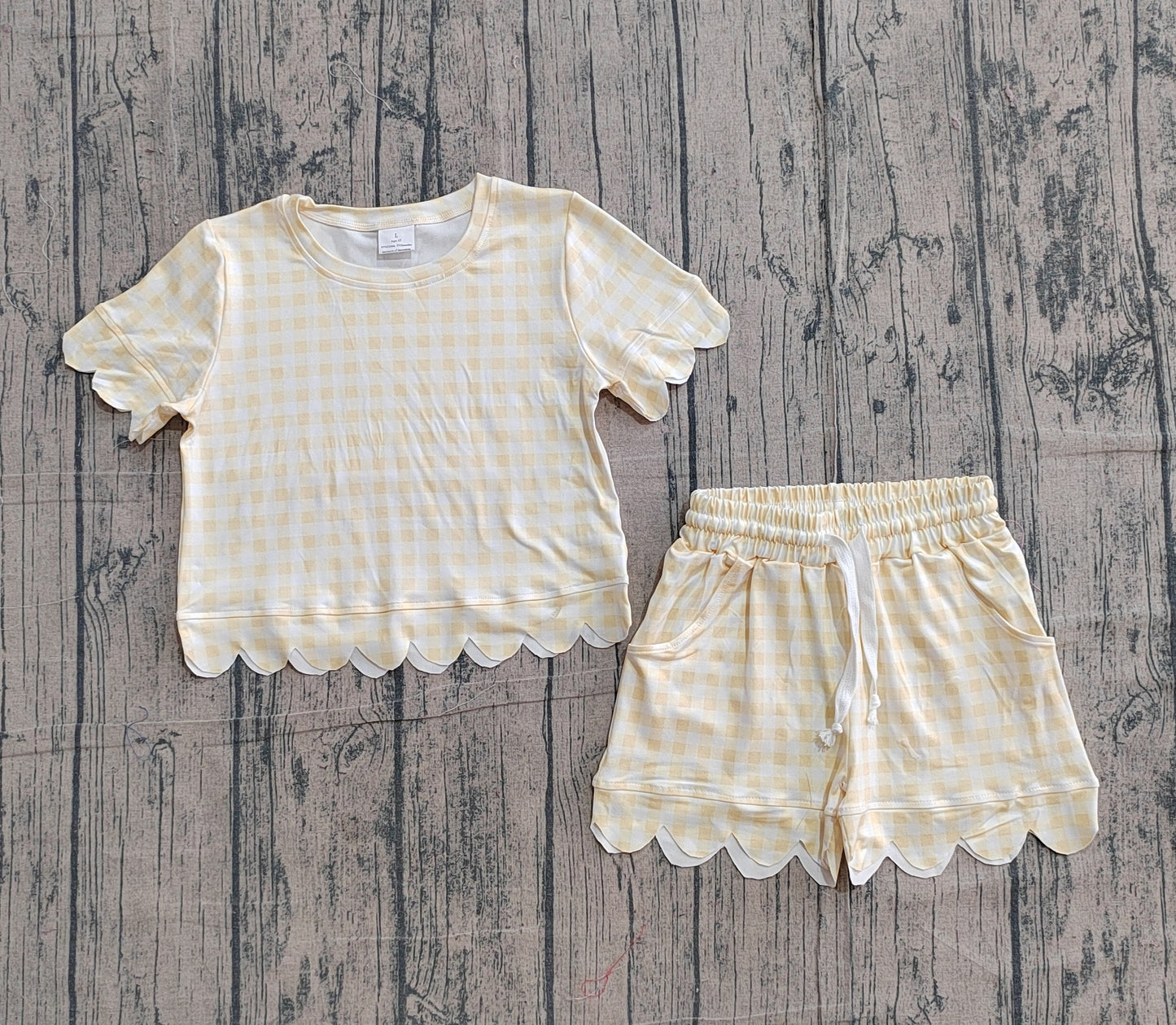 3.7 GSSO3185 Sample No Moq Baby Girls Short Sleeve Yellow Checked Shirts Top Scallop Shorts Clothes Sets