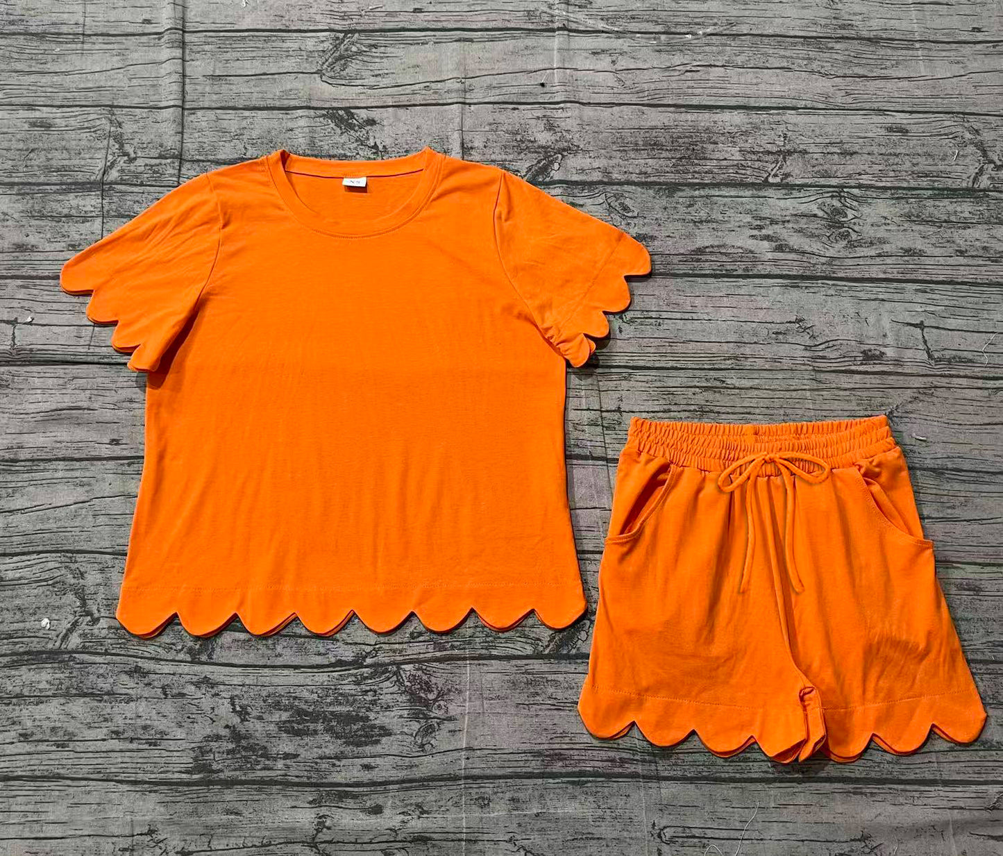 1.26 RTS NO MOQ (In stock)GSSO3206 Adult Women Orange Shorts Sleeve Shirts Top Scallop Short Clothes Sets