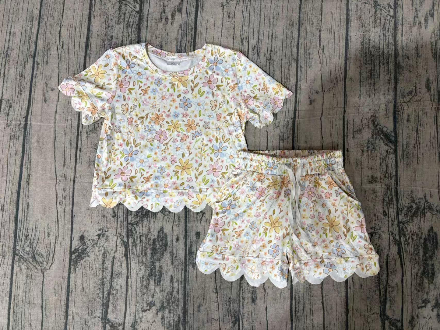 3.3 GSSO3268 Sample No Moq Summer Baby Girls Short Sleeve Colorful Flowers Top Scallop Shorts Clothes Sets