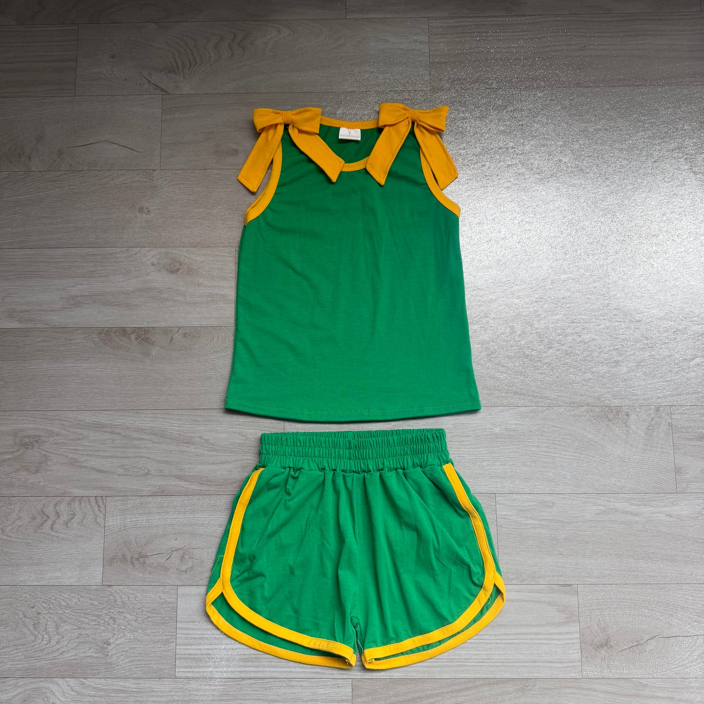 GSSO3850 Sample No Moq Sleeveless yellow bow green top shorts girls team outfits