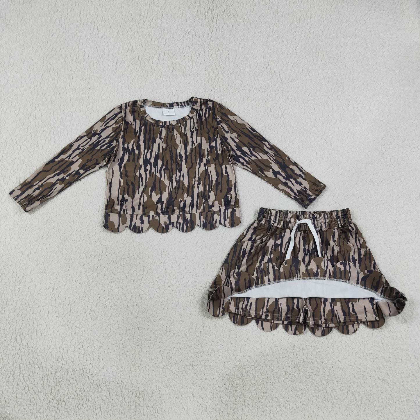 GLD1615(GT1686+GLK0298 )RTS NO MOQ (In stock)Baby Girls Olive Camo Print Long Sleeve Scallop Hem Top Skort Set