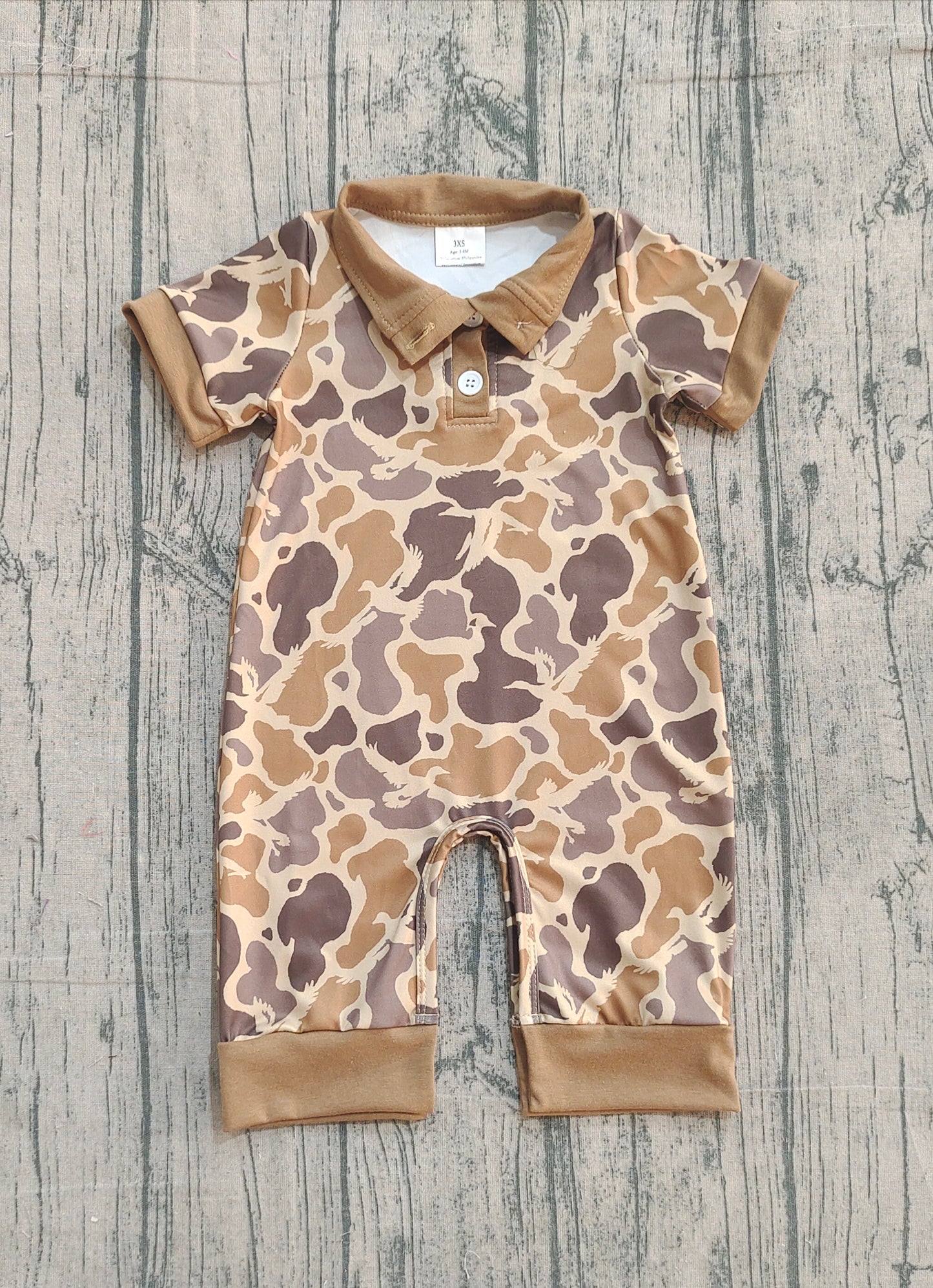 12.8 SR3638 Sample No Moq Baby Boys Khaki Camo Hunting Button Footie Rompers