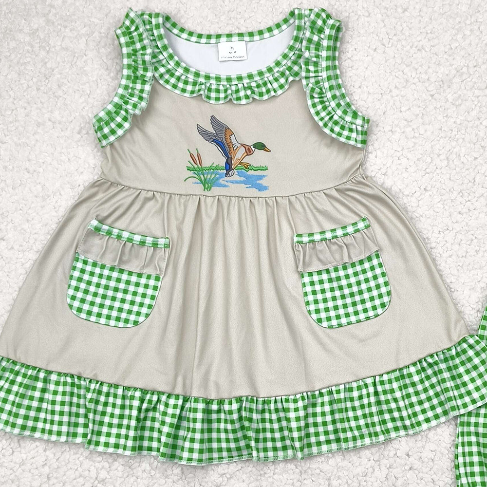 7.19  GSSO0848RTS NO MOQ Baby Girls Summer Outfits Girls light green duck sleeveless with pocket grid shorts set