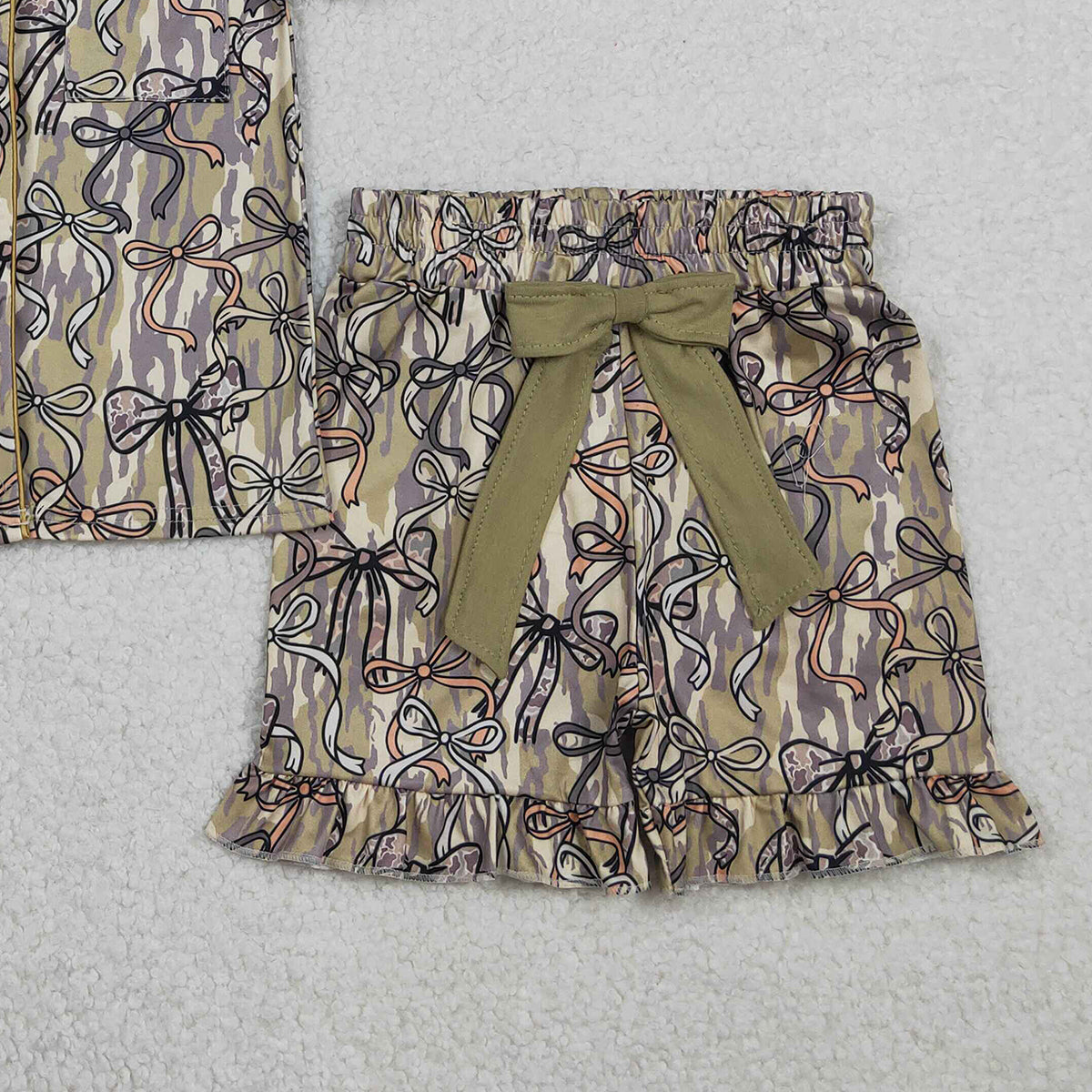 2.7 RTS NO MOQ （In stock）GSSO3126 Baby Girls Southern Olive Camo Bows Button Pocket Top Ruffle Shorts Pajamas Sets