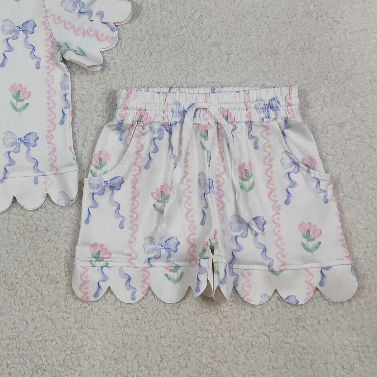 4.2 GSSO3272 RTS NO MOQ （In stock ）Short sleeves floral bow scallop top shorts girls outfits
