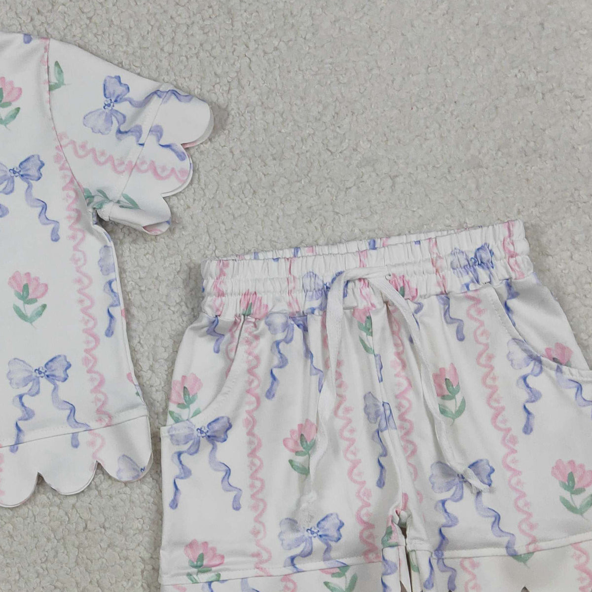 4.2 GSSO3272 RTS NO MOQ （In stock ）Short sleeves floral bow scallop top shorts girls outfits
