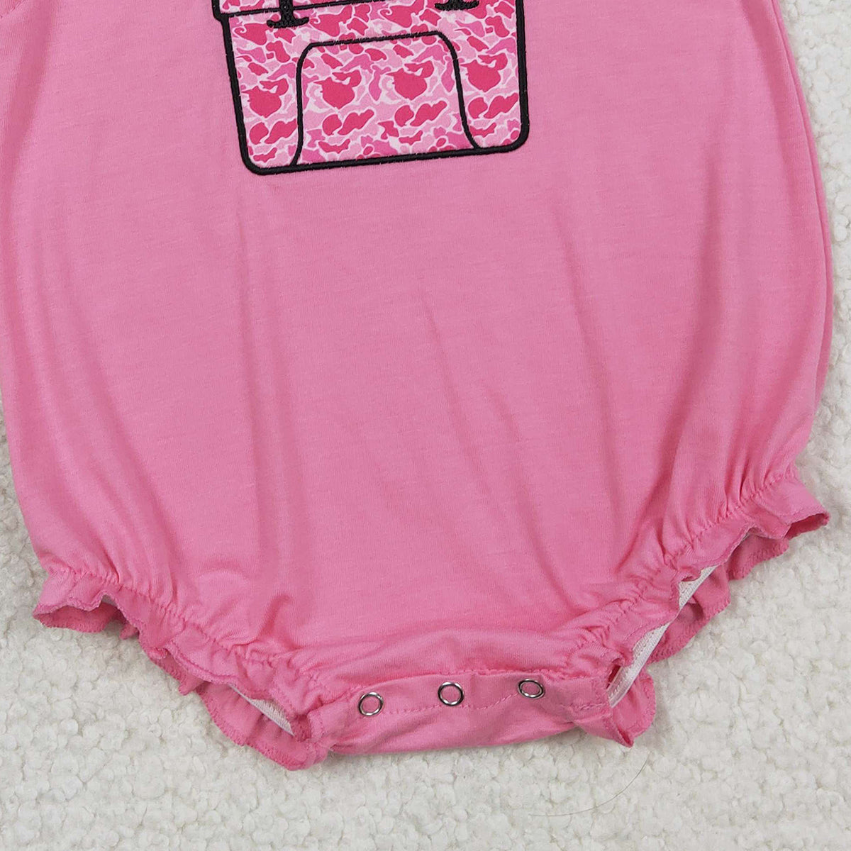 1.19 RTS NO MOQ （In stock）SR3762 Embroidery Pink Camo Boxes Baby Girls Hunting Ruffle Rompers