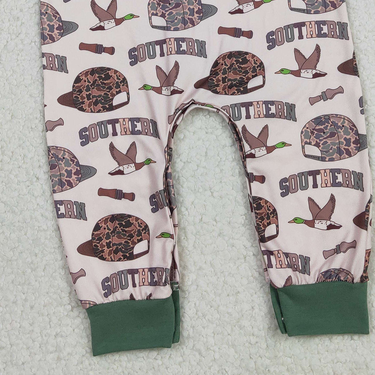 12.6 RTS NO MOQ （In stock）SR3245 Baby Boys Rompers Baby Boys Camo Hats Ducks Button Pocket Southern Footie Rompers