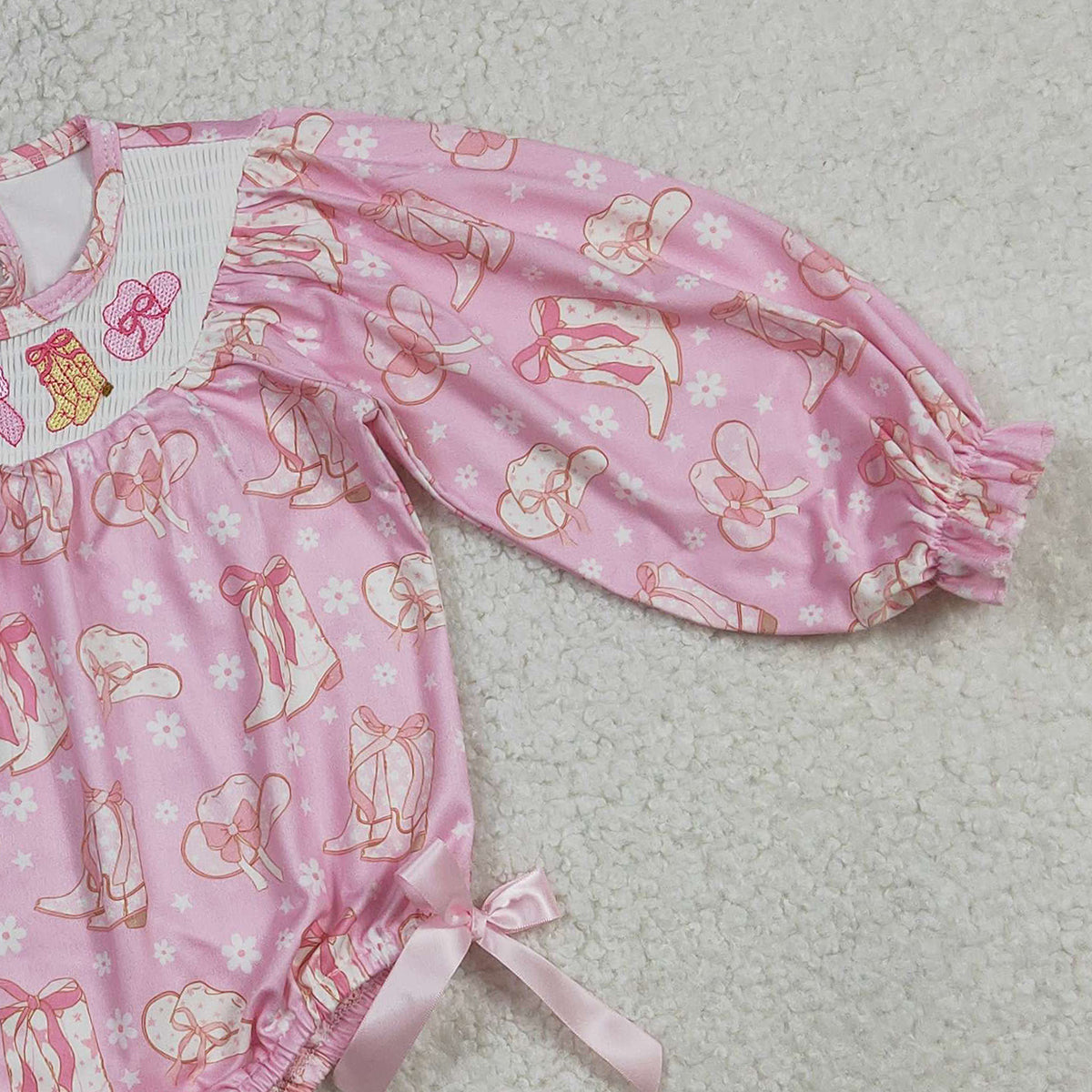 12.29 RTS NO MOQ （In stock）LR2938 Baby Girls Winter Rompers Smocked Boots Bows Baby Girls Pink Flowers Western Ruffle Rompers