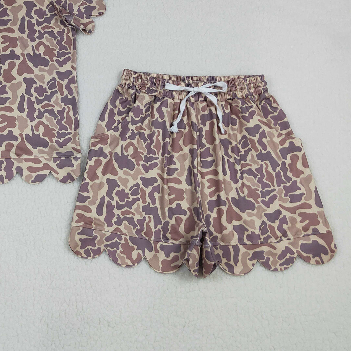 4.9 GSSO3233 RTS NO MOQ （In stock）Khaki camo scallop top shorts adult women summer outfits