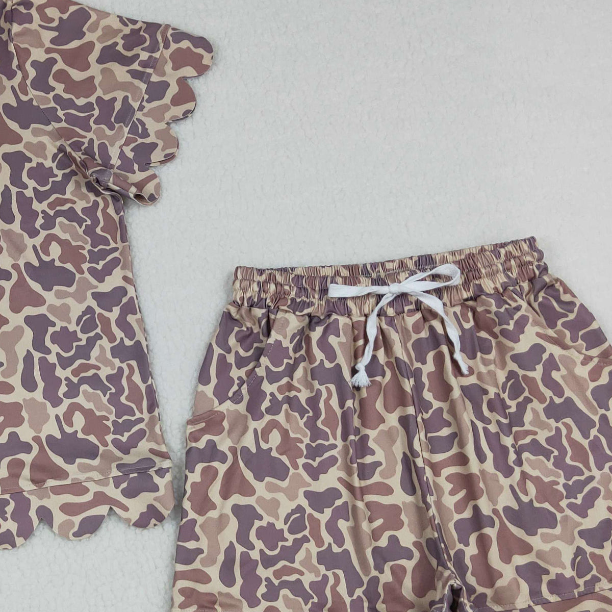 4.9 GSSO3233 RTS NO MOQ （In stock）Khaki camo scallop top shorts adult women summer outfits