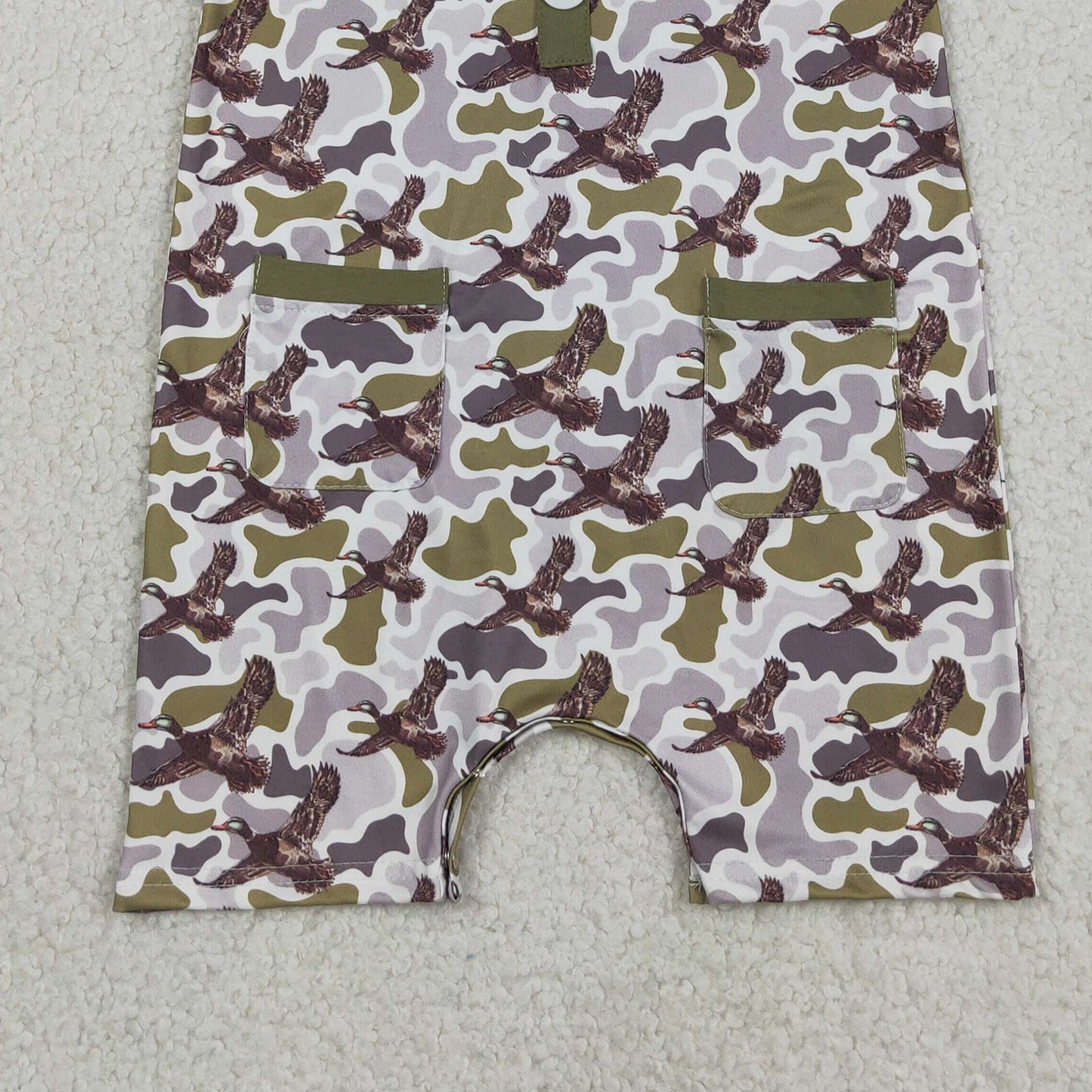 SR3946 RTS NO MOQ （In stock）Sleeveless camo duck pockets baby boy summer romper