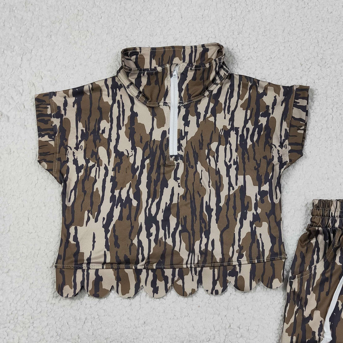 GSSO3563 RTS NO MOQ （In stock ）Short sleeves camo scallop pullover shorts girls outfits