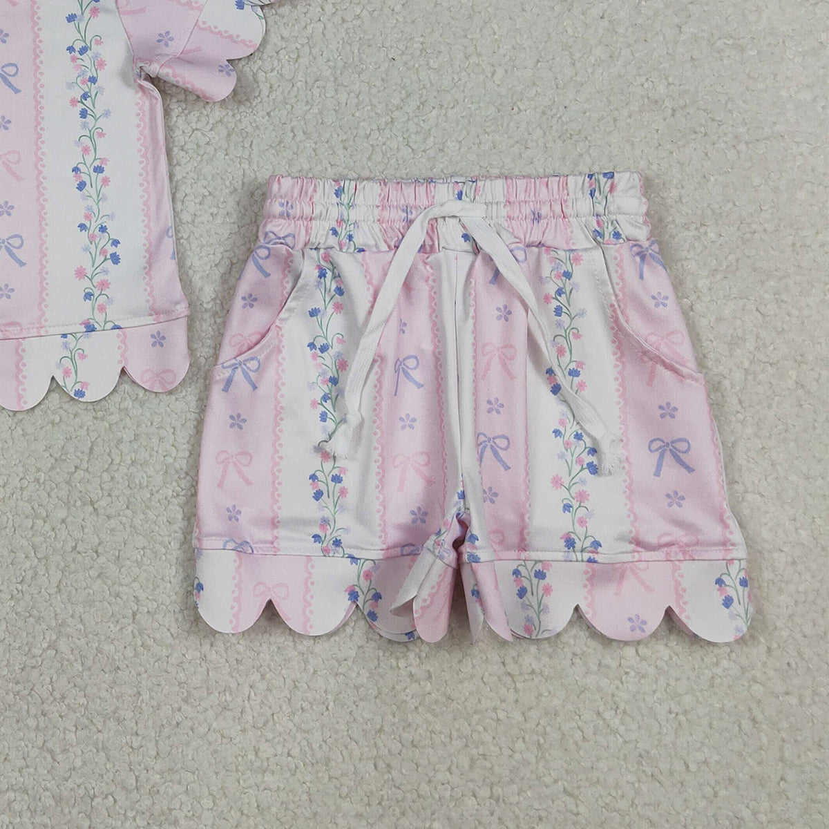4.9 GSSO3410 RTS NO MOQ （In stock）Short sleeves pink bow floral scallop top shorts girls outfits