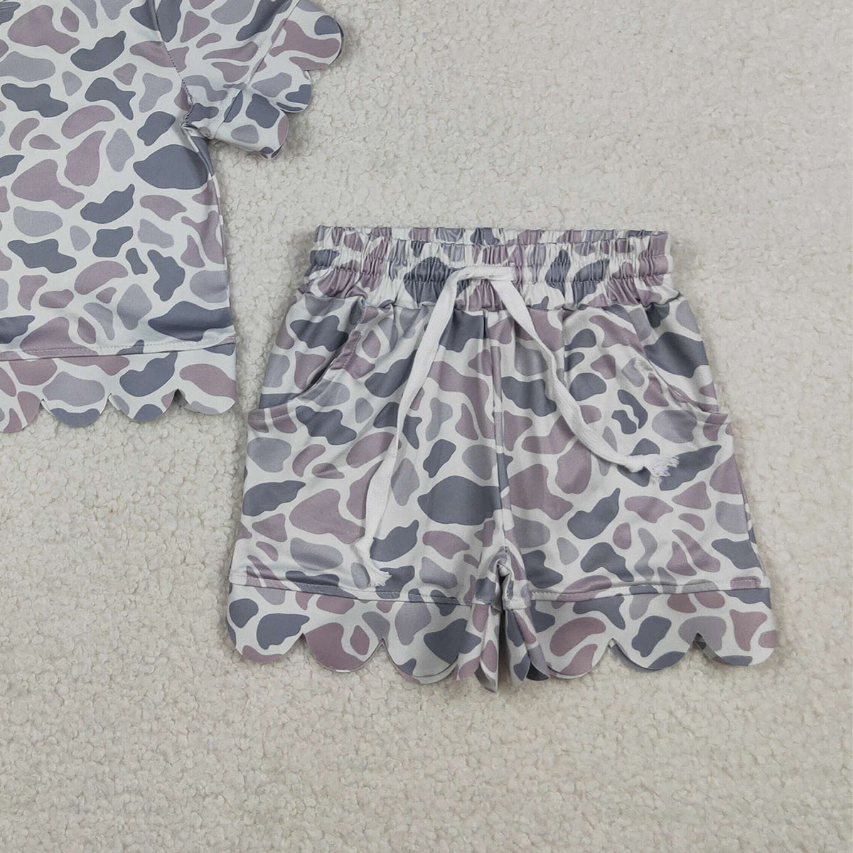 4.3 GSSO3226 RTS NO MOQ （In stock ）Grey camo scallop top shorts girls summer outfit