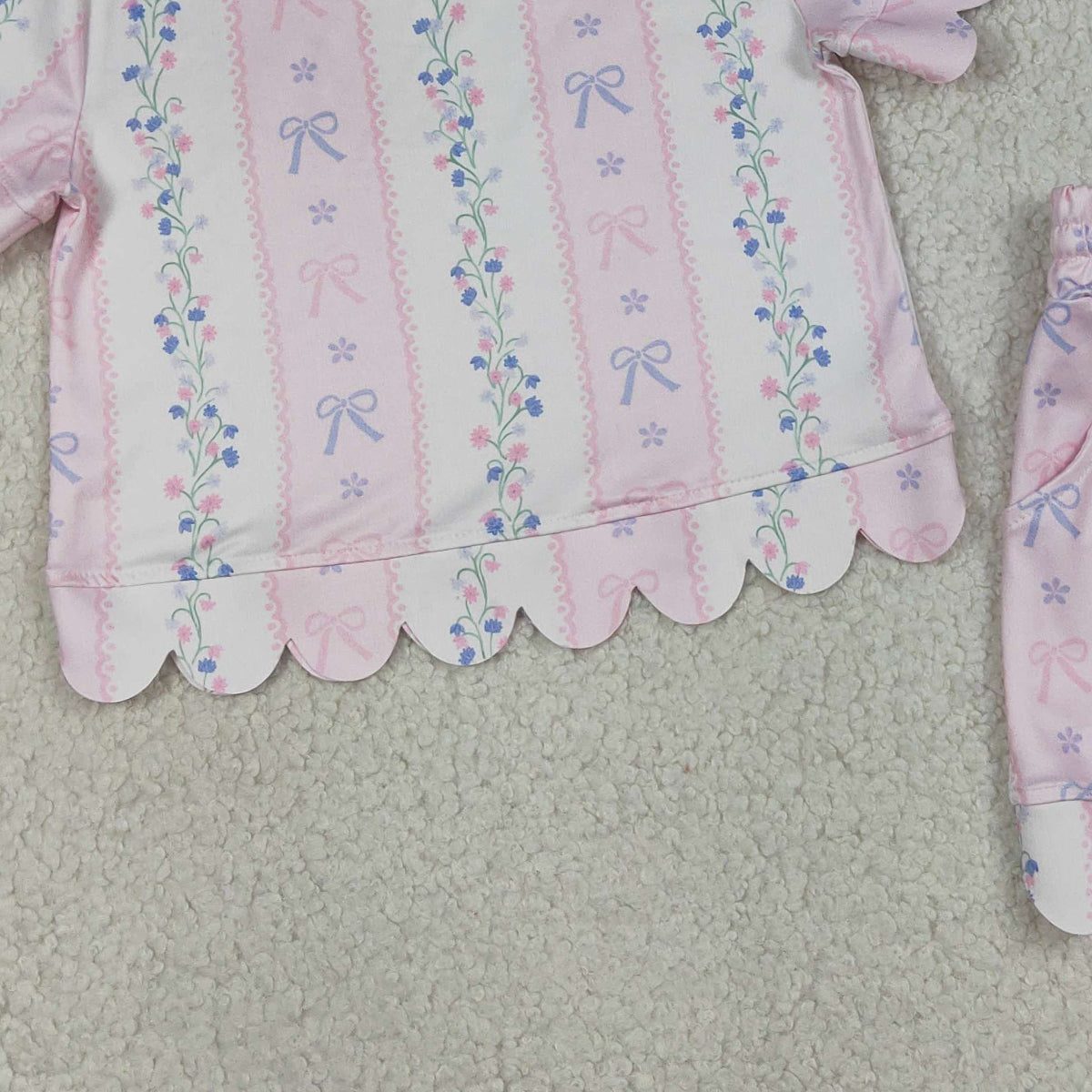 4.9 GSSO3410 RTS NO MOQ （In stock）Short sleeves pink bow floral scallop top shorts girls outfits