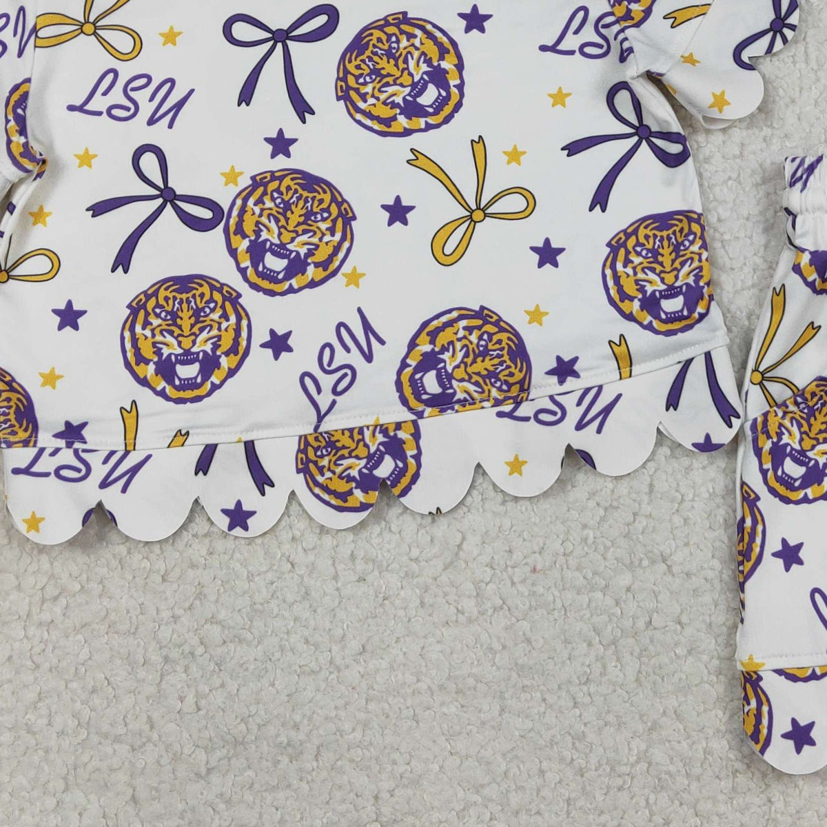 3.27 GSSO3256 RTS NO MOQ （In stock ）Short sleeves bow scallop girls team outfits