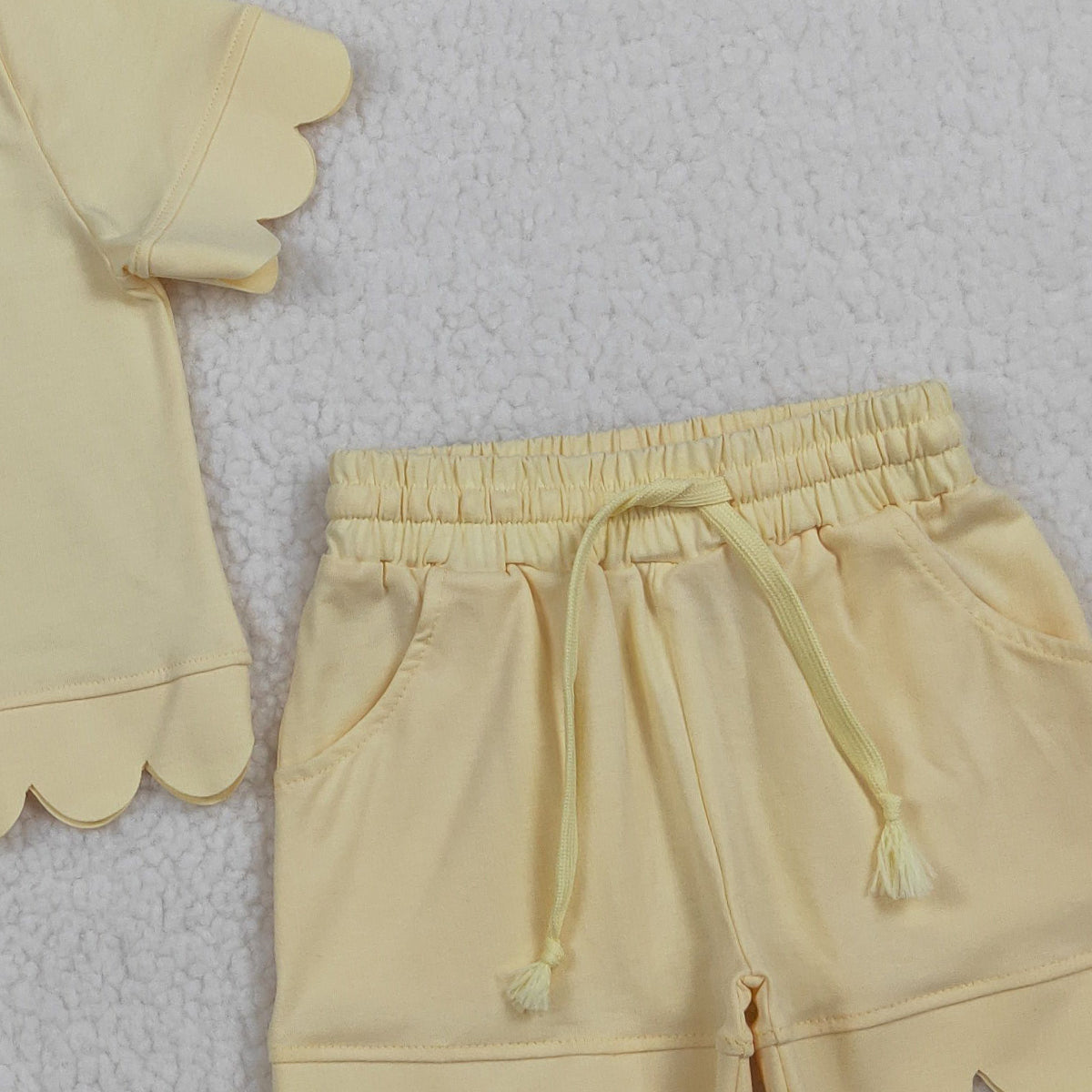 3.25 RTS NO MOQ （In stock）GSSO3175 Kids Clothing for Baby Girls Short Sleeve Yellow Shirts Top Shorts Scallop Clothes Sets