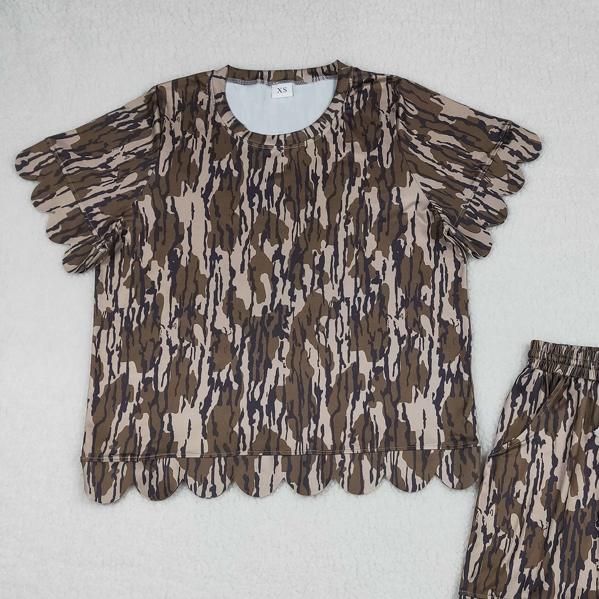4.3  GSSO3231 RTS NO MOQ （In stock）Olive camo scallop top shorts adult women summer outfits