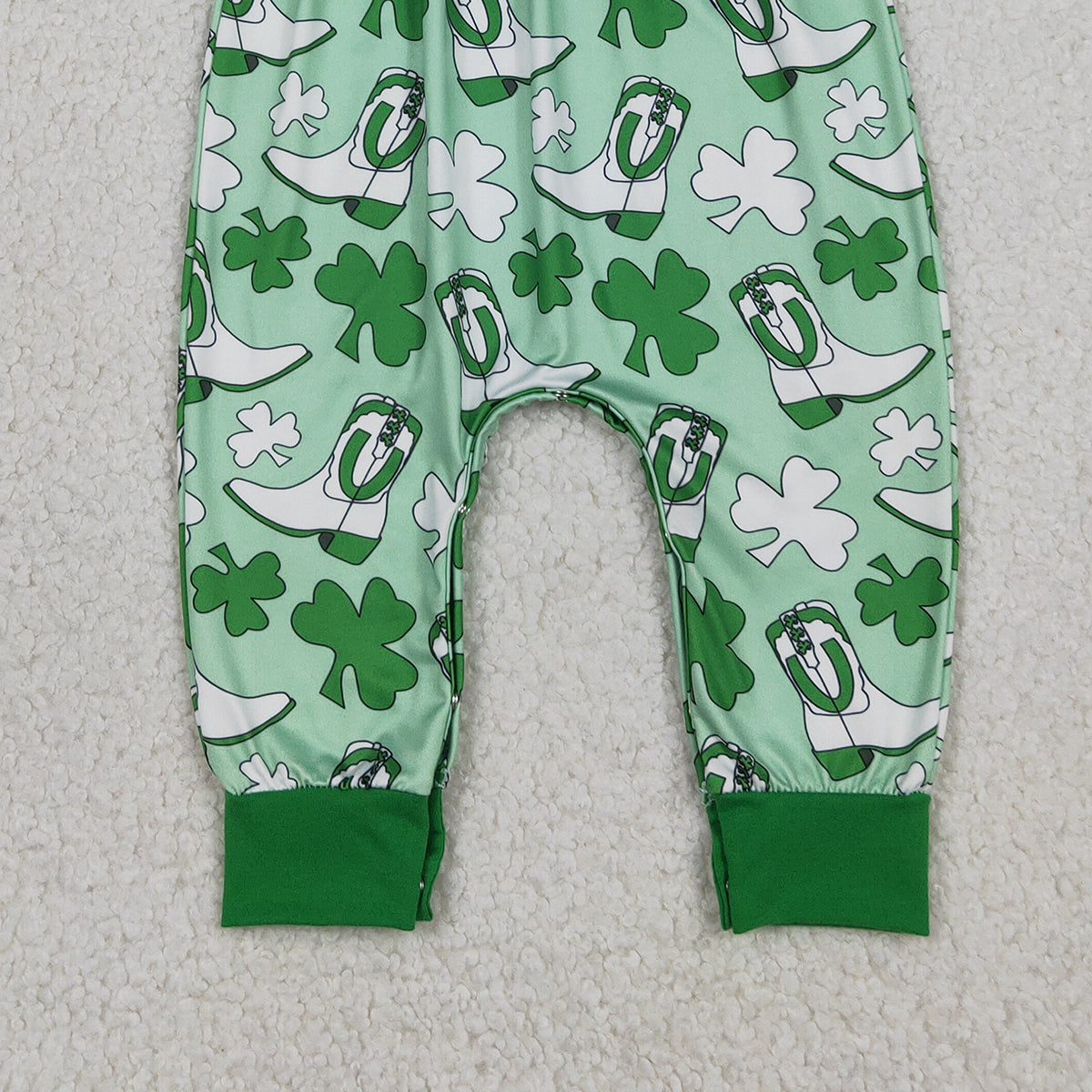 1.9 RTS NO MOQ （In stock）SR3783 Baby Girls Flutter Sleeve Clovers Boots St Patrick Rompers