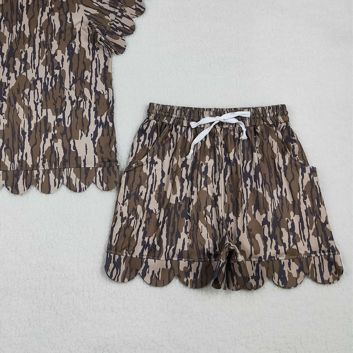 4.3  GSSO3231 RTS NO MOQ （In stock）Olive camo scallop top shorts adult women summer outfits