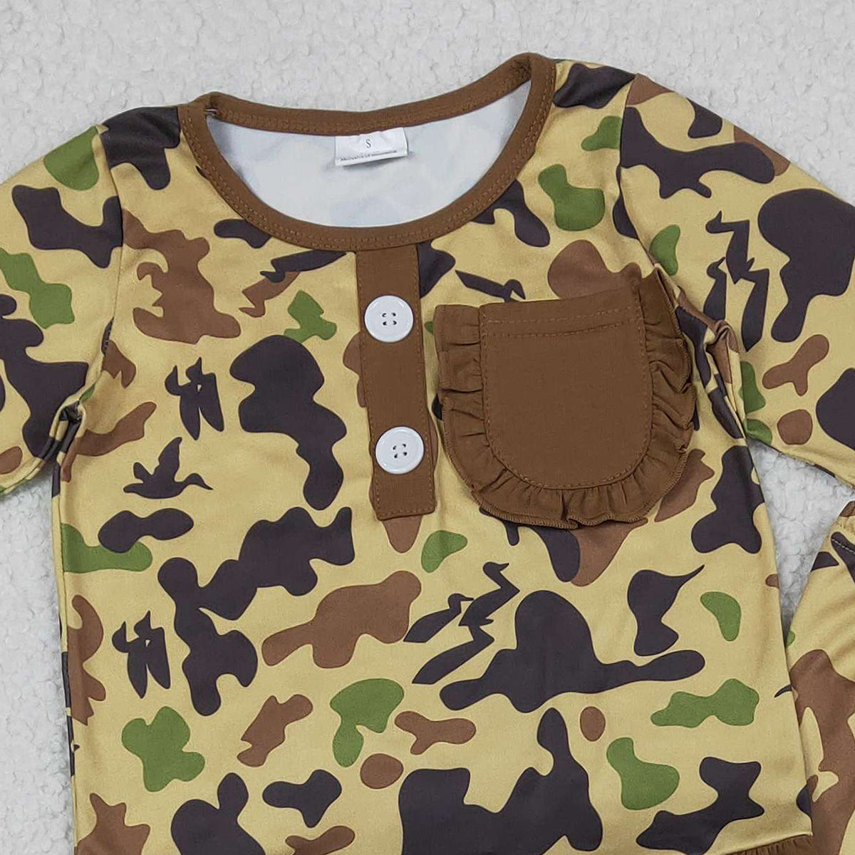 12.17 RTS NO MOQ （In stock）GLP1355 Baby Girls Brown Camo Pocket Button Top Ruffle Pants Hunting Pajamas Sets