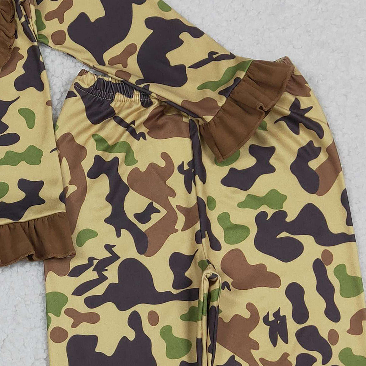 12.17 RTS NO MOQ （In stock）GLP1355 Baby Girls Brown Camo Pocket Button Top Ruffle Pants Hunting Pajamas Sets