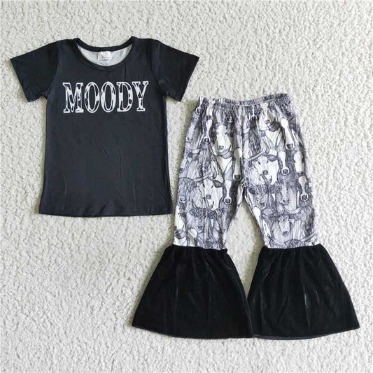 C4-15 MOODY black top, short sleeves and bull head pants