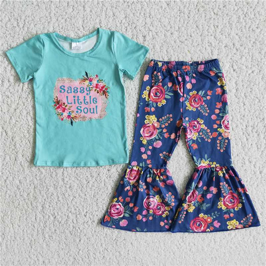 C11-4 Green short-sleeved top with flowers and blue pants