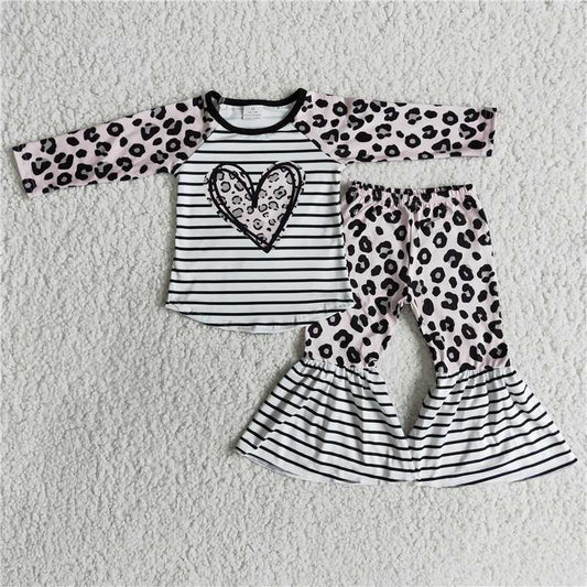 12.15 RTS NO MOQ （In stock）6 A30-15 Baby Girls Heart Stripe Valentines bell bottom pants sets