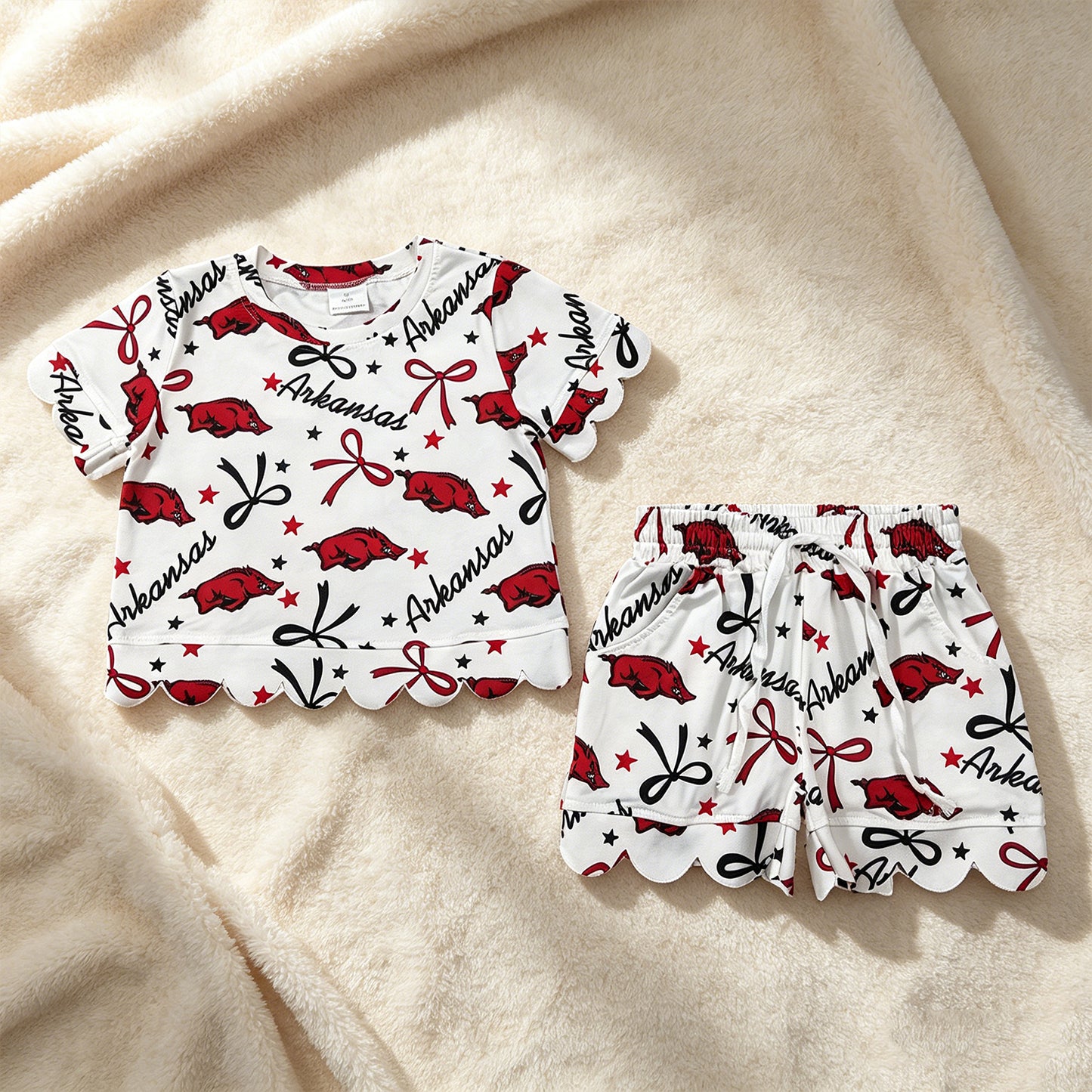 GSSO3254 RTS NO MOQ （In stock ）Short sleeves hogs bow scallop girls team outfits