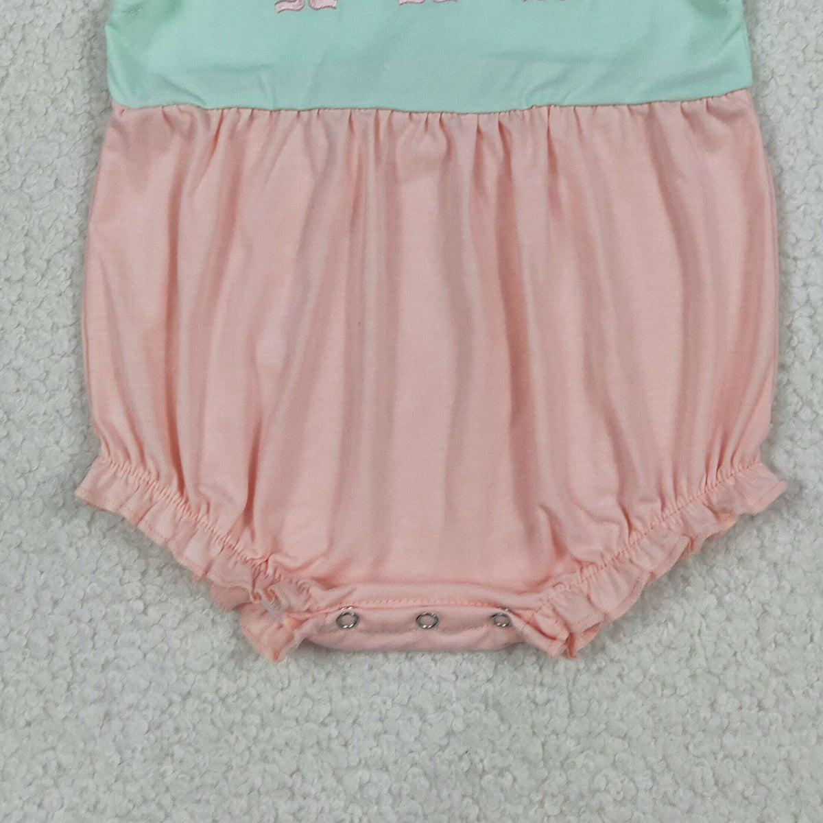 4.1 SR3895 RTS NO MOQ （In stock) Flutter sleeves bow embroidery baby girls summer romper