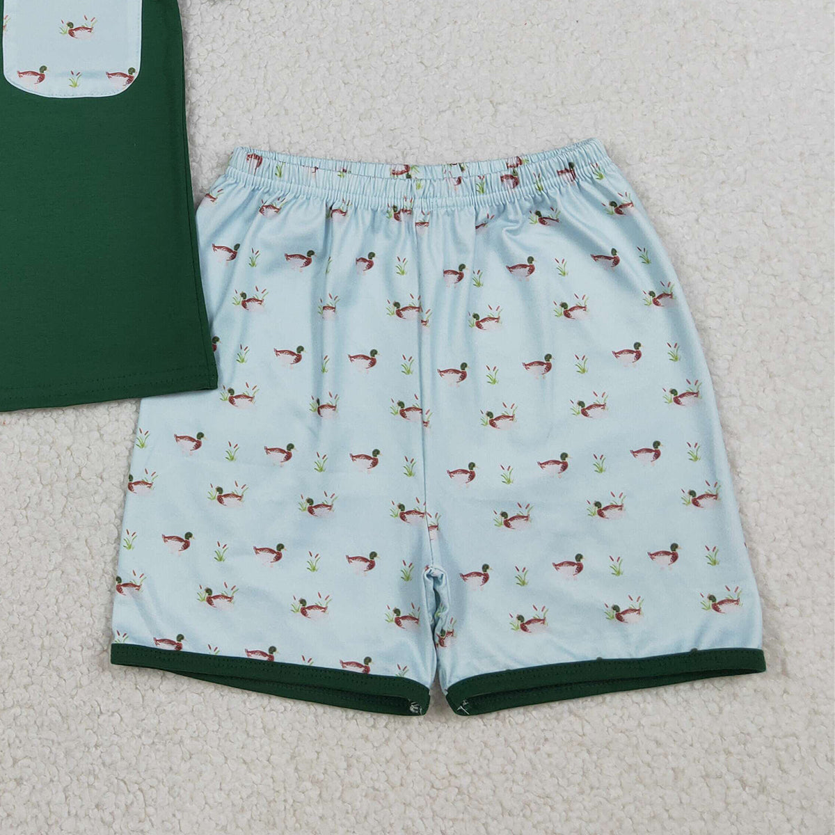 3.21 RTS NO MOQ （In stock）BSSO1899 Fashion Clothing For Baby Boys Short Sleeve Dark Green Ducks Pocket Top Shorts Hunting Clothes Set