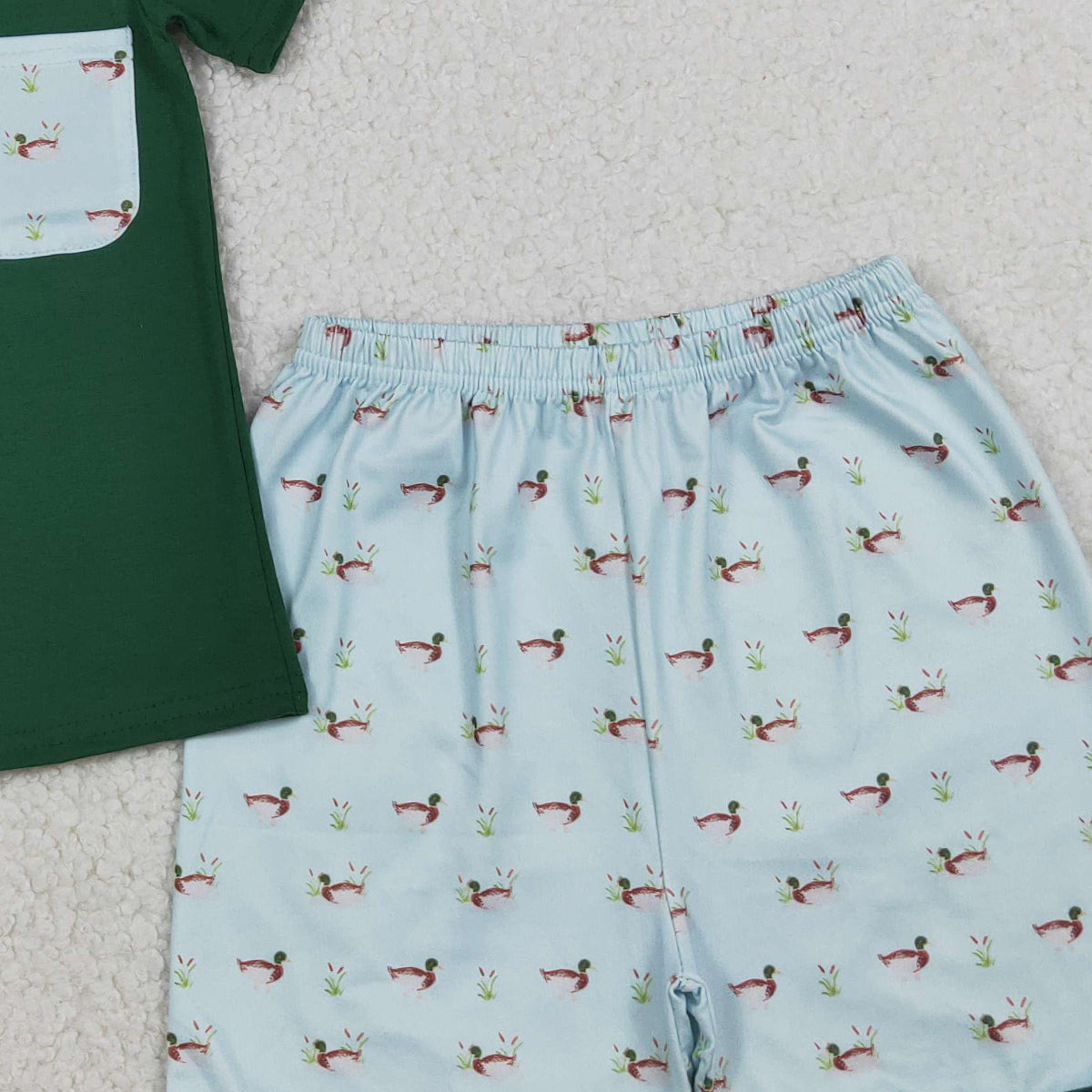 3.21 RTS NO MOQ （In stock）BSSO1899 Fashion Clothing For Baby Boys Short Sleeve Dark Green Ducks Pocket Top Shorts Hunting Clothes Set