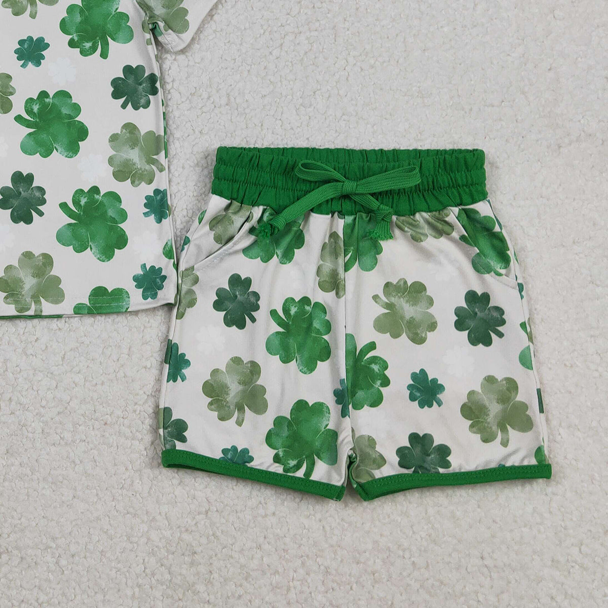 12.24 RTS NO MOQ （In stock）GSSO2744 Baby Girls Green Clovers Top Pockets Shorts St Patrick Clothes Sets