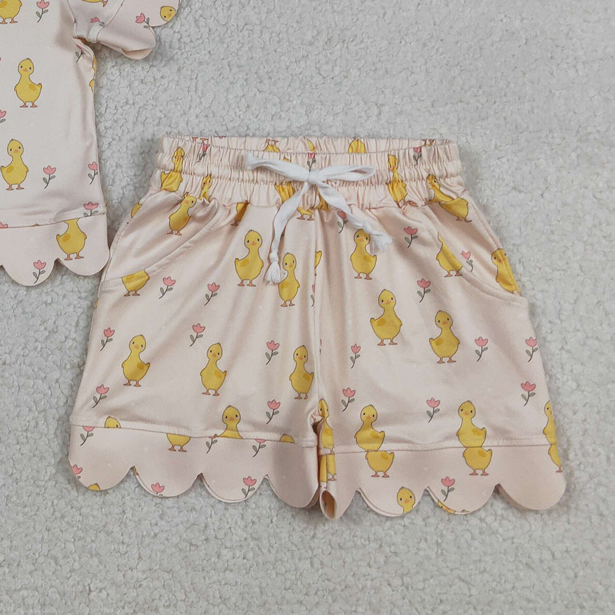 3.26 RTS NO MOQ （In stock）GSSO3281 Kids Clothing for Baby Girls Short Sleeve Yellow Small Flowers Chicks Top Scallop Shorts Clothes Sets